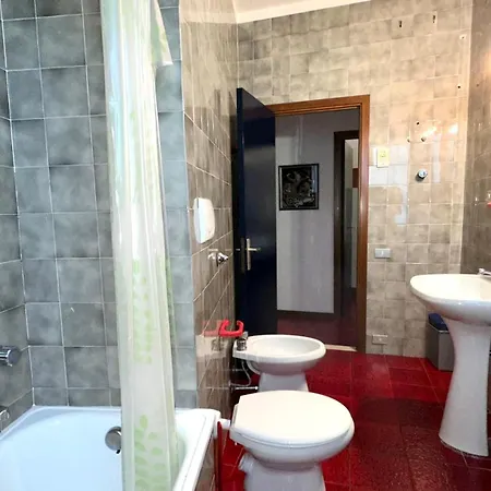 S035 - Sirolo, In Piazza, Vista Mare *