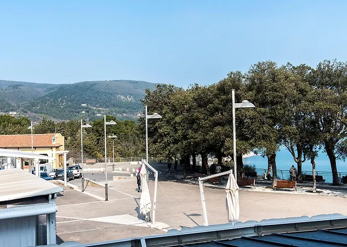 S035 - Sirolo, In Piazza, Vista Mare * Sirolo